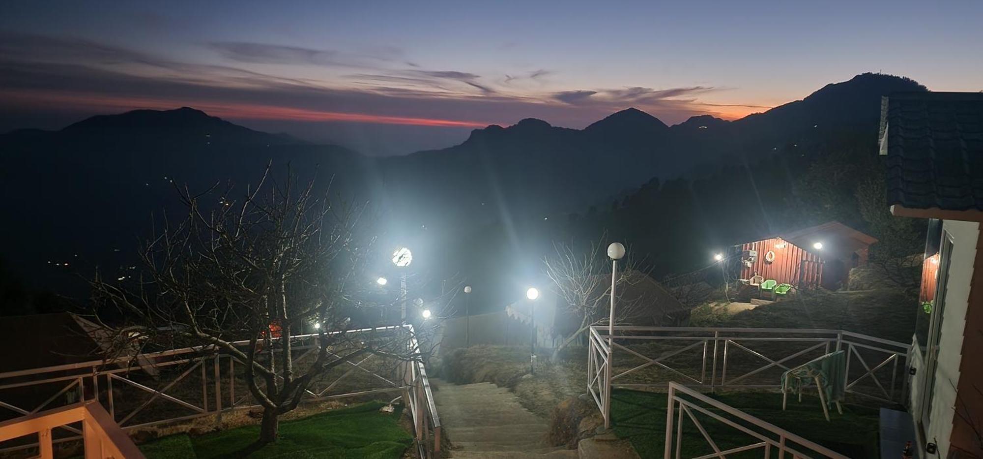 Instaview Kanatal New Tehri Exteriér fotografie